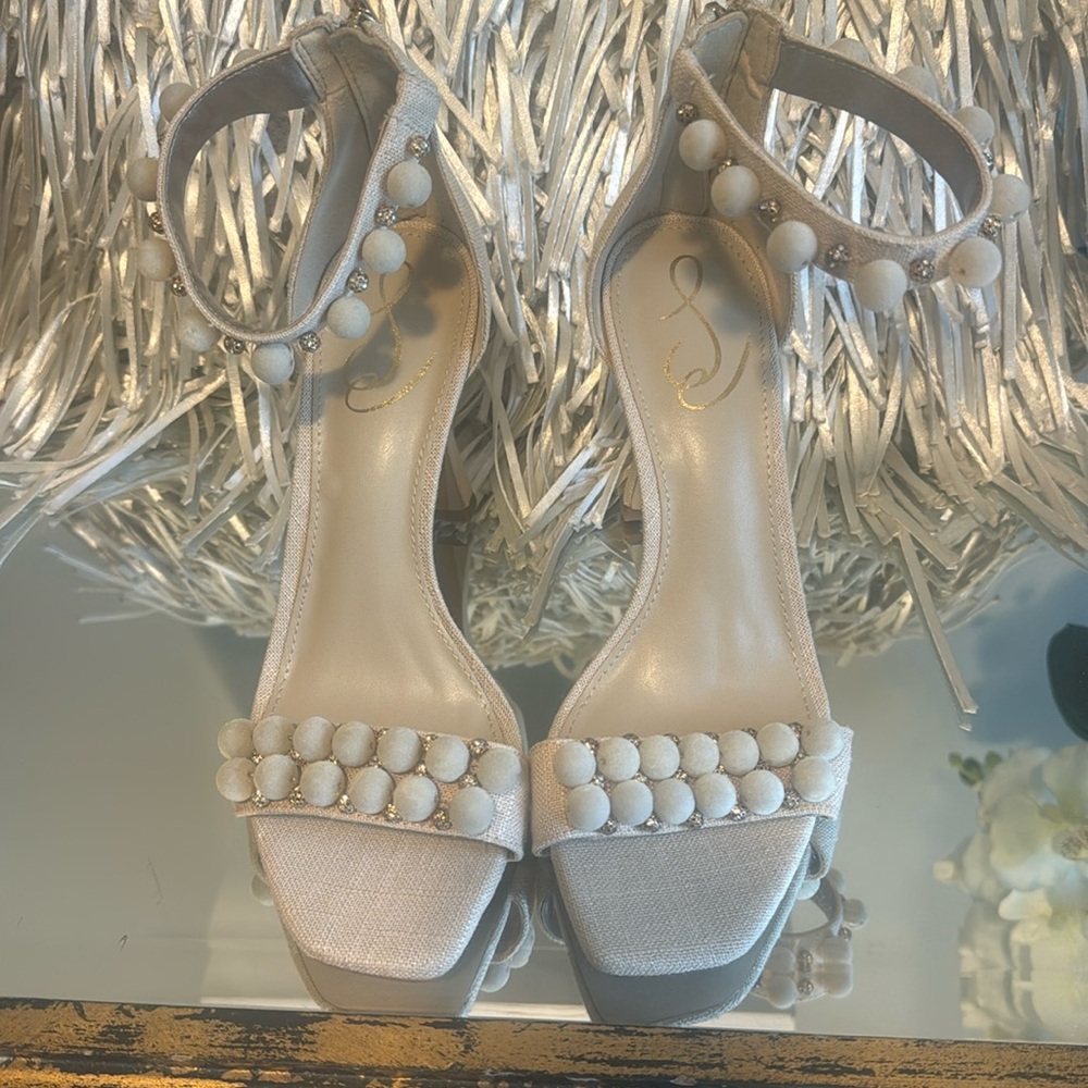 Cute dressy sandal with details…